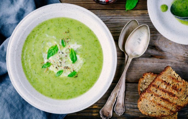 Cena sin carne: prepara una rica sopa de berros con esta sencilla receta