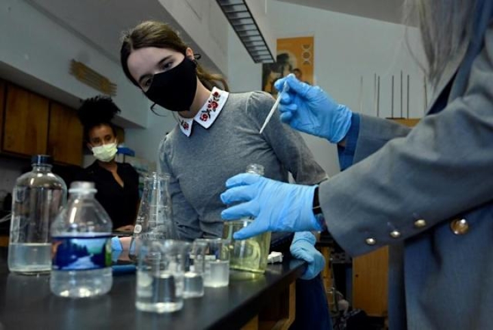 Estudiantes de EUA diseñan filtro de agua con impresora 3D