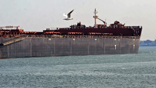 Cruzan Canal de Suez todos los “buques en espera”.