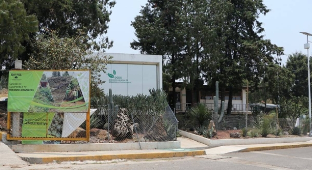 Se encuentra frente al CIICAp, a un costado de la Facultad de Ciencias Agropecuarias.