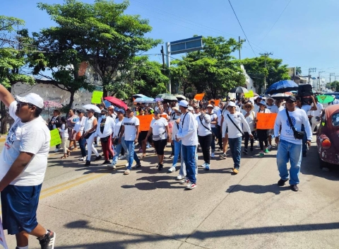 Ambulantes de Cuautla marchan contra presunto hostigamiento