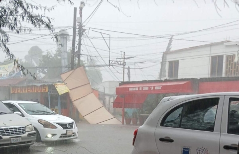 Las autoridades sólo reportaron afectaciones materiales.