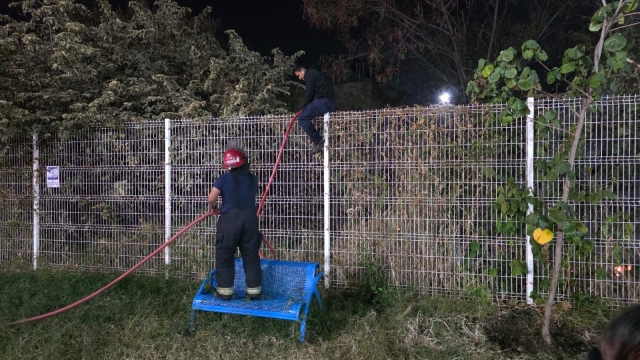 Atiende personal de PC Jiutepec y CCEC conato de incendio en terreno bald&iacute;o en colonia Moctezuma