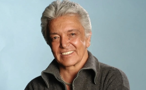 Alberto Vázquez se recupera tras cirugía en la pierna; agradece apoyo de sus seguidores