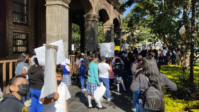 Llevan a cabo &#039;Caminata por la Lectura&#039;