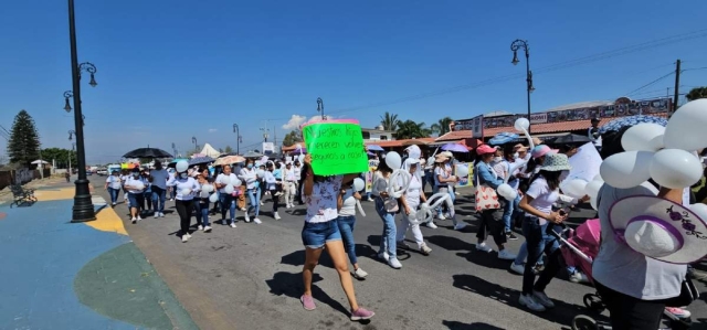 Cientos de vecinos de Yecapixtla y de otros municipios se sumaron a la marcha.