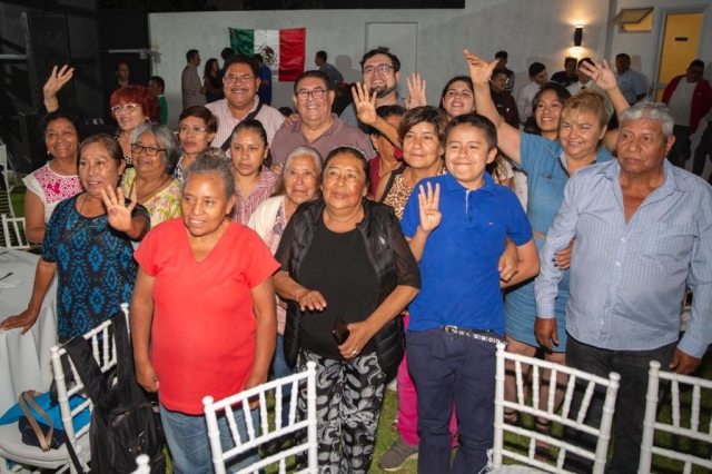 Celebra Víctor Mercado &#039;Noche Mexicana&#039; con cientos de familias de Cuernavaca