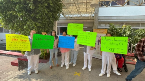 Bajo protesta laboraron trabajadores del ISSSTE, ante desaparici&oacute;n de cl&iacute;nica de medicina familiar