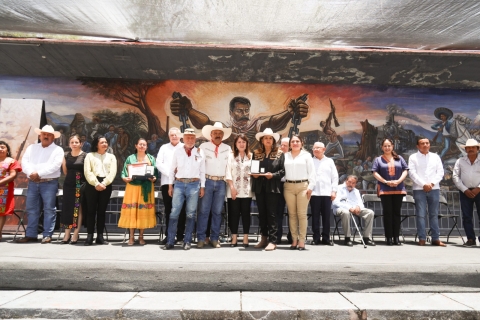 Reconoce Margarita González Saravia a promotores de la memoria histórica del General Emiliano Zapata Salazar