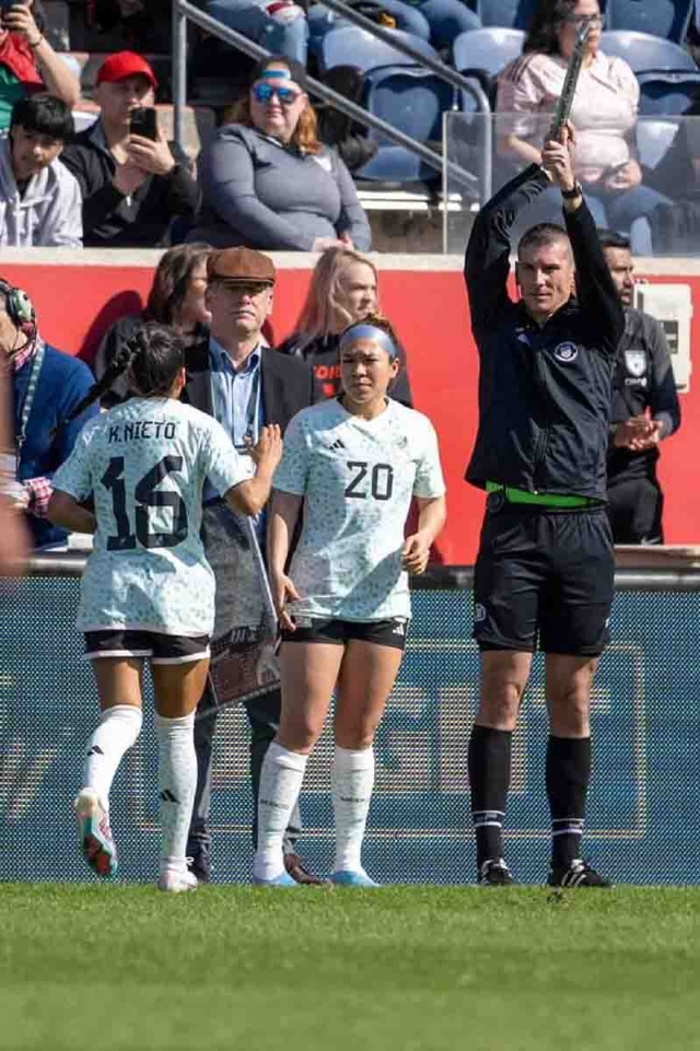 Andrea &quot;Chata&quot; Hernández, futbolista morelense que juega con FC Juárez en la Liga MX Femenil, entró de cambio al minuto 84 por otra morelense, Karla Nieto.