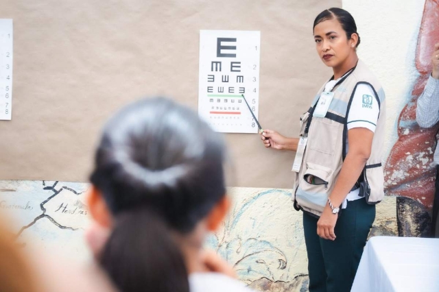 Una de las facetas del programa es la salud visual de los estudiantes. 