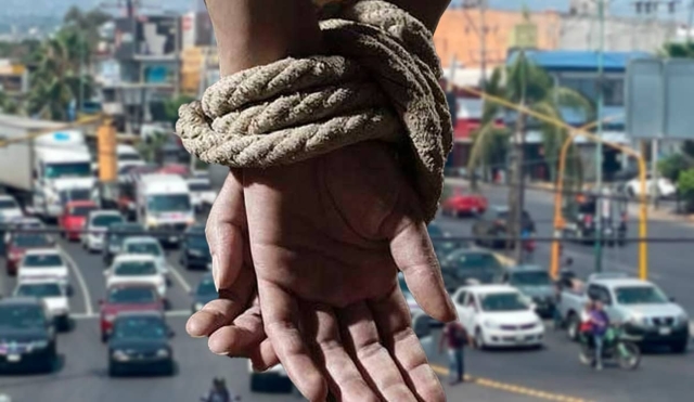 Privan de la libertad a mujer en el bulevar Cuauhnáhuac