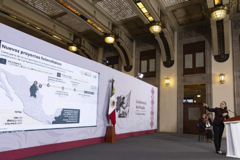 La mandataria federal destac&oacute; que M&eacute;xico camina para garantizar que el 54 por ciento de la generaci&oacute;n el&eacute;ctrica la realice el Estado mexicano y el 46 por ciento las empresas privadas. 