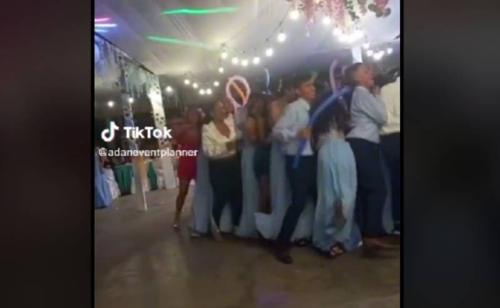 Perreo… hasta el suelo: Jóvenes caen a socavón mientras bailaban en su graduación