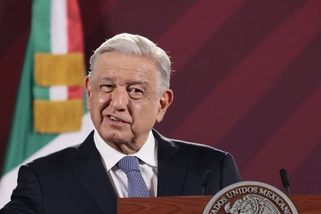 AMLO acusa campaña muy exagerada contra los libros de texto