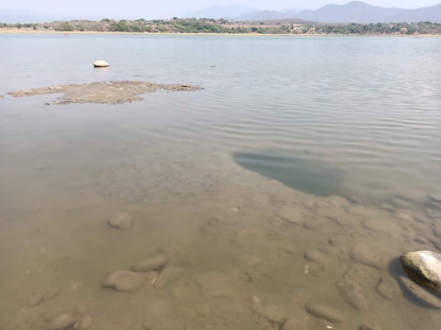 Actualmente el nivel de la laguna está bajo.