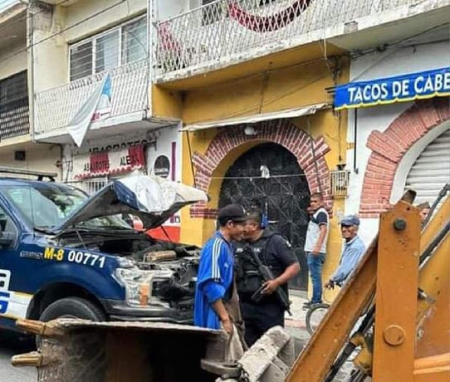 La retroexcavadora quedó a cargo de las autoridades.