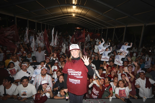 Con el respaldo del pueblo, celebra Margarita González en el zócalo el triunfo en el primer debate