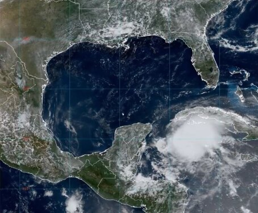 'Beryl' se degrada a categoría 2 antes de ingresar a México