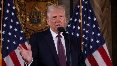 Trump pide a la Corte Suprema pausar caso de soborno a Stormy Daniels