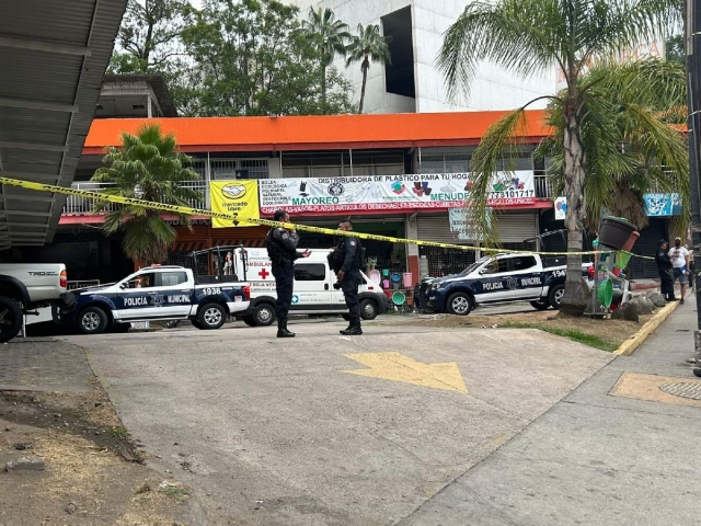   Uno de los individuos fue atendido en una plaza comercial.