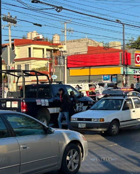 El tráfico vehicular se vio afectado hasta que el Semefo levantó el cuerpo.