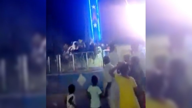 Colapsa juego mecánico en feria de la India; hay 16 heridos