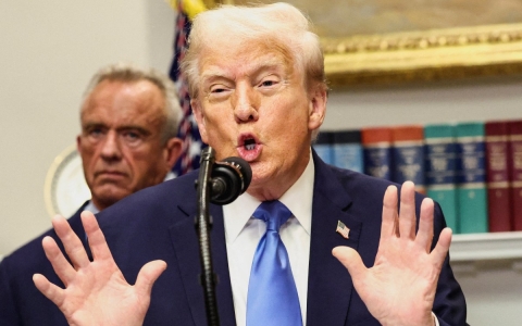 Trump vincula el consumo de paracetamol con autismo, sin pruebas