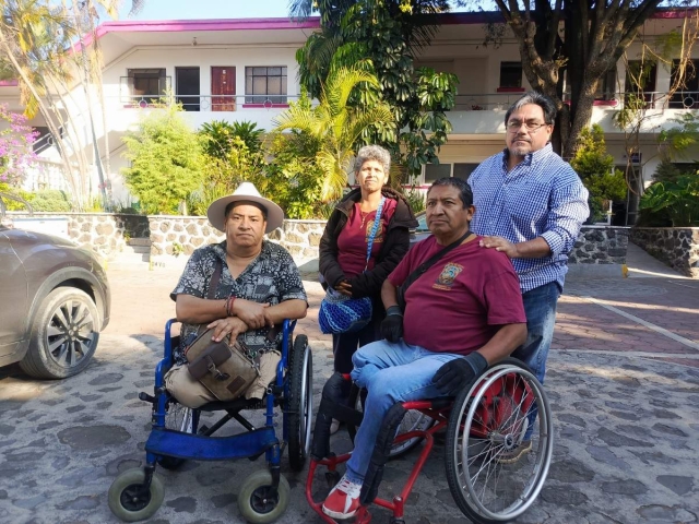 La invasi&oacute;n de aceras por parte del comercio dificulta la movilidad de las personas que utilizan silla de ruedas.