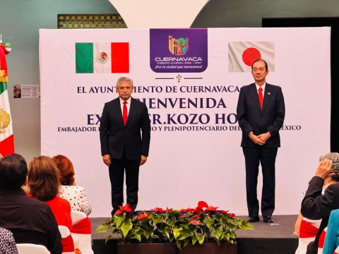 Inauguran alcalde capitalino y embajador de Japón en México exposición de arte floral japonés &#039;Ikebana&#039;