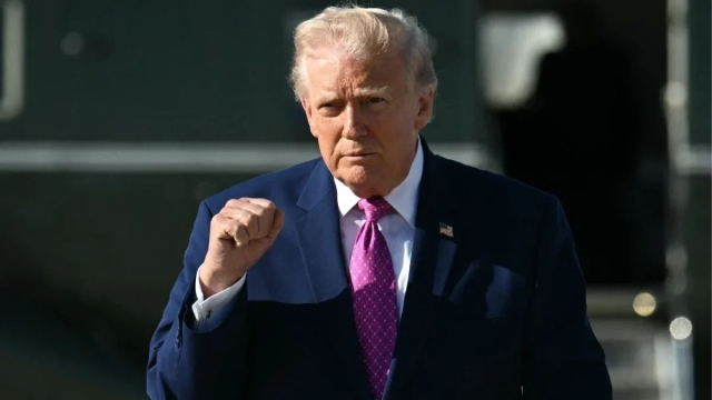 Trump felicita a tripulaci&oacute;n de Artemis II tras exitoso amerizaje