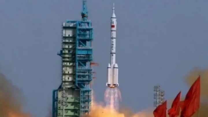 China lanza satélite con telescopio de rayos X para explorar el cosmos