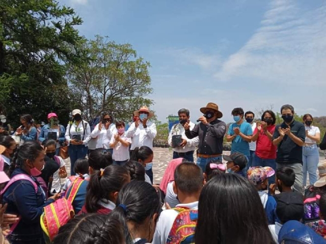 Los asistentes conocieron la importancia no sólo del patrimonio arqueológico, sino del área natural en la que está ubicada la zona.