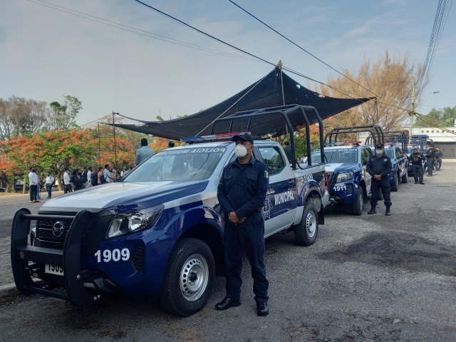 Entrega alcalde de Cuernavaca 10 patrullas nuevas a la Seprac