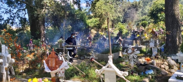 Todos los panteones del municipio fueron fumigados, a unos días del arribo de los visitantes.