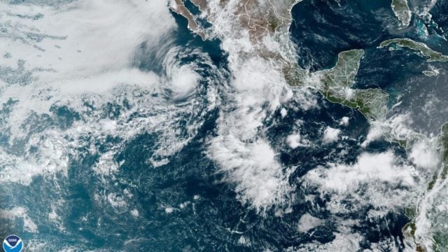 La tormenta Beatriz ya es huracán; causa lluvias en la mitad del país