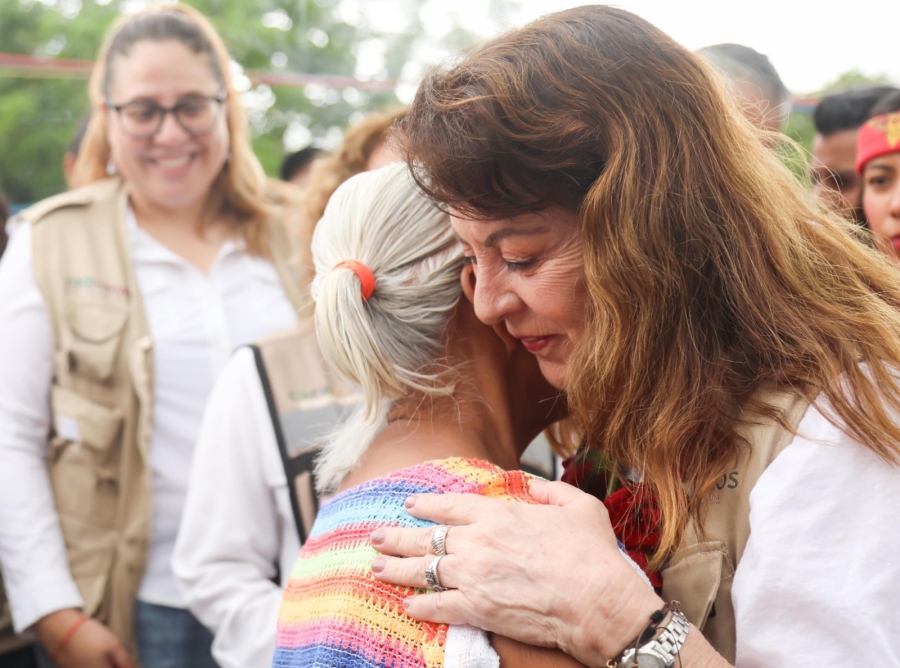 Cambia la vida Caravanas del Pueblo a habitantes de Alpuyeca, con entrega de sillas de ruedas