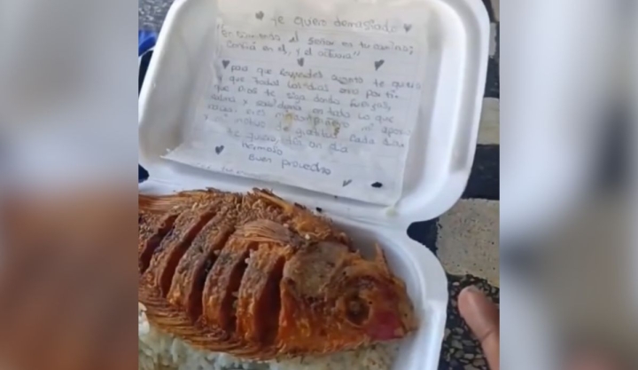 Camionero se vuelve viral por emotivo almuerzo con carta de su esposa