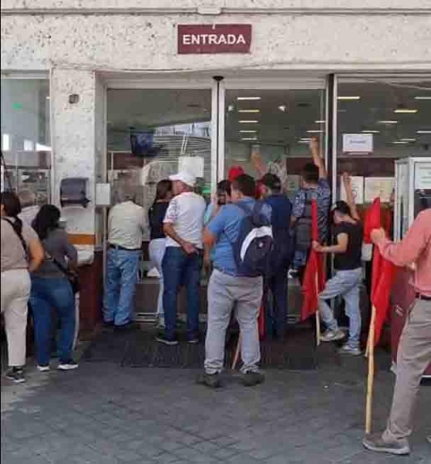 Una comisión de profesores fue atendida por autoridades del ISSSTE.  