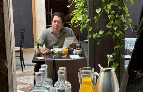 Funcionarios de Morena vacacionan en Europa pese a llamado de austeridad