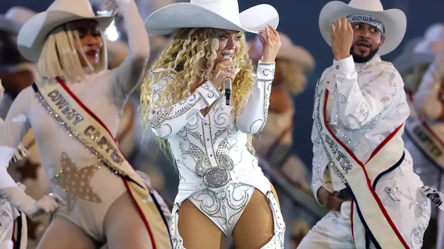 Beyoncé deslumbra en Navidad con un show épico en la NFL