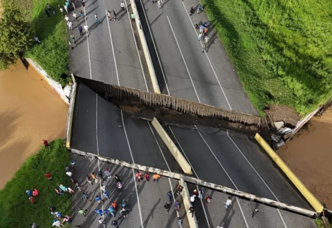 Colapsa un puente en Portuguesa, Venezuela tras intensas lluvias