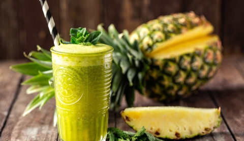 Beneficios de tomar licuado de piña con espinaca diariamente