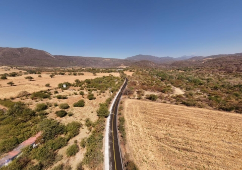 Concluye gobierno de Margarita Gonz&aacute;lez Saravia rehabilitaci&oacute;n de carretera Miacatl&aacute;n-Palo Grande