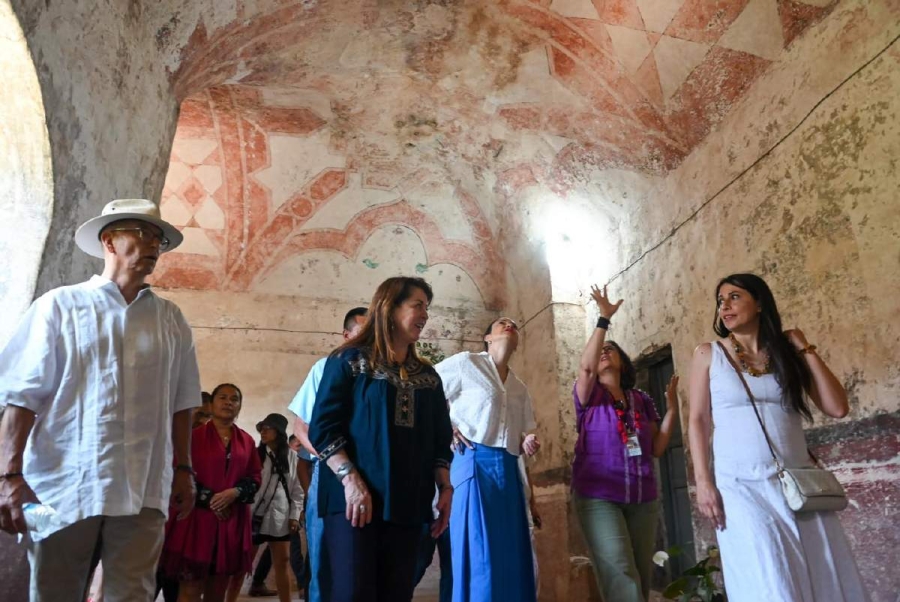 Acompañada por la secretaria de Cultura del Gobierno de México, Claudia Curiel de Icaza, Margarita González Saravia recorrió este martes los templos en Yecapixtla, Atlatlahucan y Totolapan.  