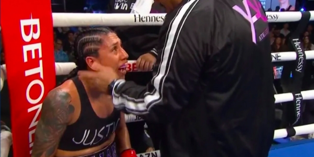 VIDEO: Boxeadora mexicana ruega por detener su pelea; &quot;quiero llegar con vida a mi casa&quot;