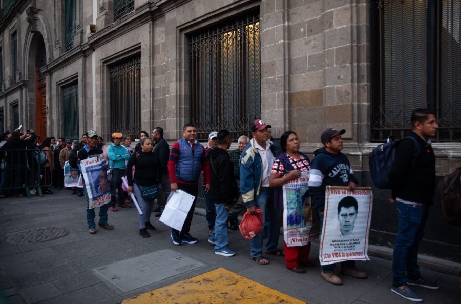 Padres de los 43 normalistas confirman propuesta para que el GIEI retome el caso