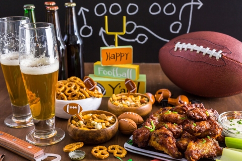 Se el mejor anfitrión y lúcete con estos cocteles para ver el Super Bowl