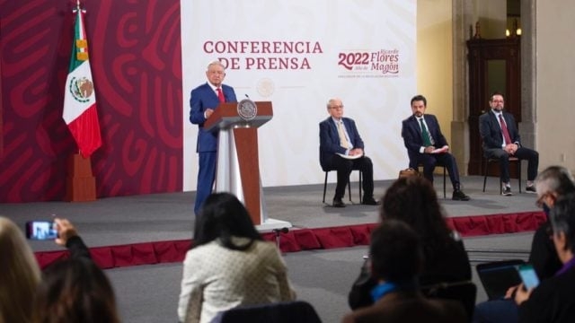 AMLO critica a ambientalistas que dañan arte: ‘son exhibicionistas y sólo quieren atención’