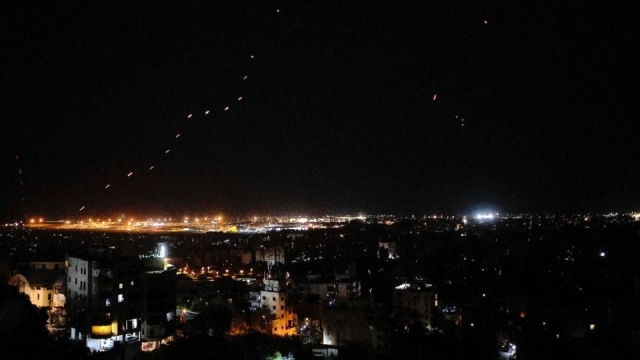 Beirut festeja el comienzo del alto al fuego con Israel